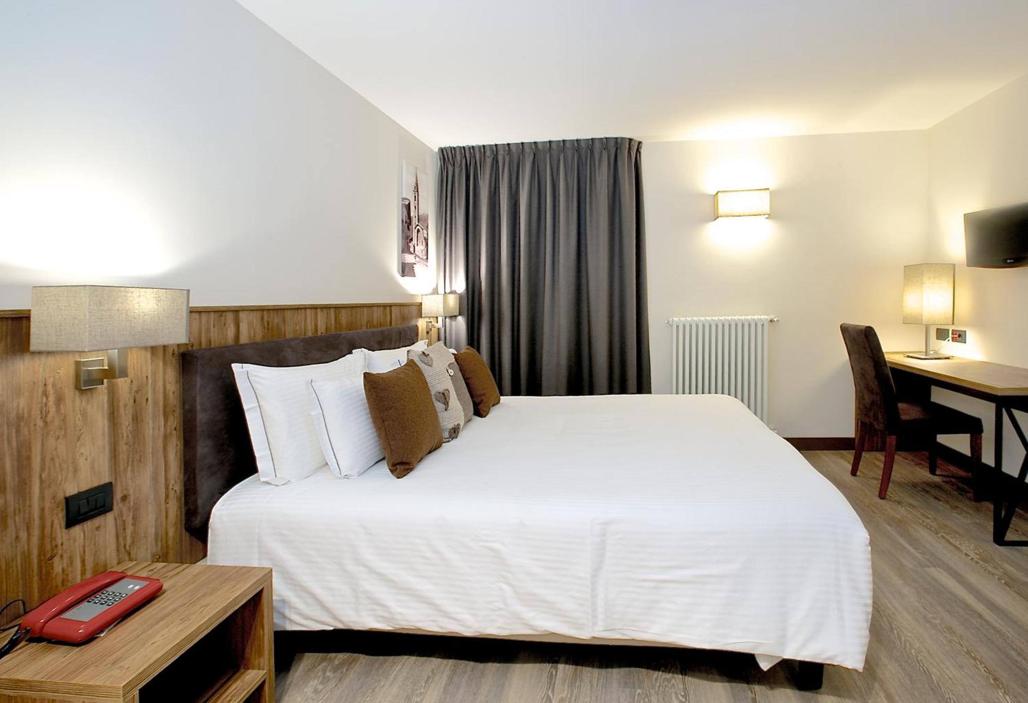 Olimpia Hotel บอร์มิโอ ภายนอก รูปภาพ